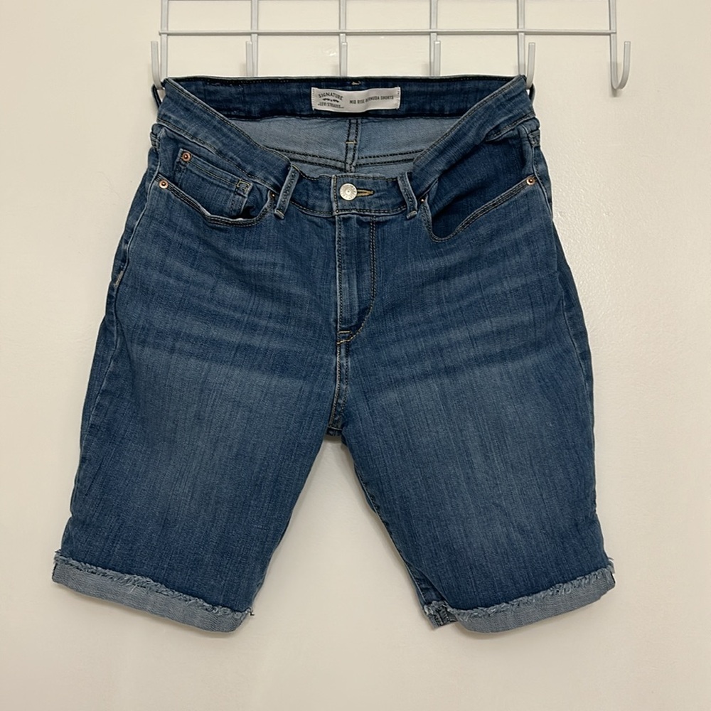 Levi’s Mid Rise Bermuda Shorts - Picture 4 of 7